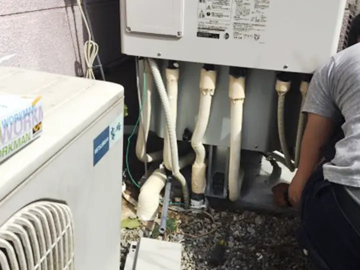 神戸のエコキュート交換・エコキュート本体の設置&配管接続